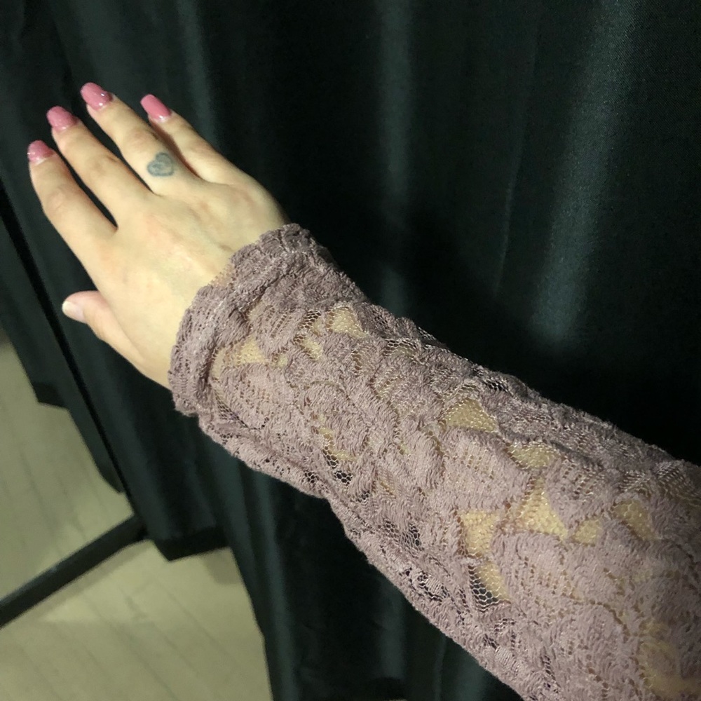 ONE LEFT❗️Tunic with Lace details - Picture 6 of 8